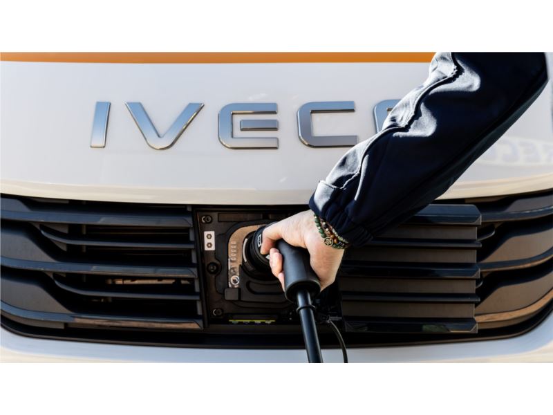 News:Un IVECO eDaily da 4,2 ton consegnato a Chrono Express: è il primo con la formula pay-per-use di GATE